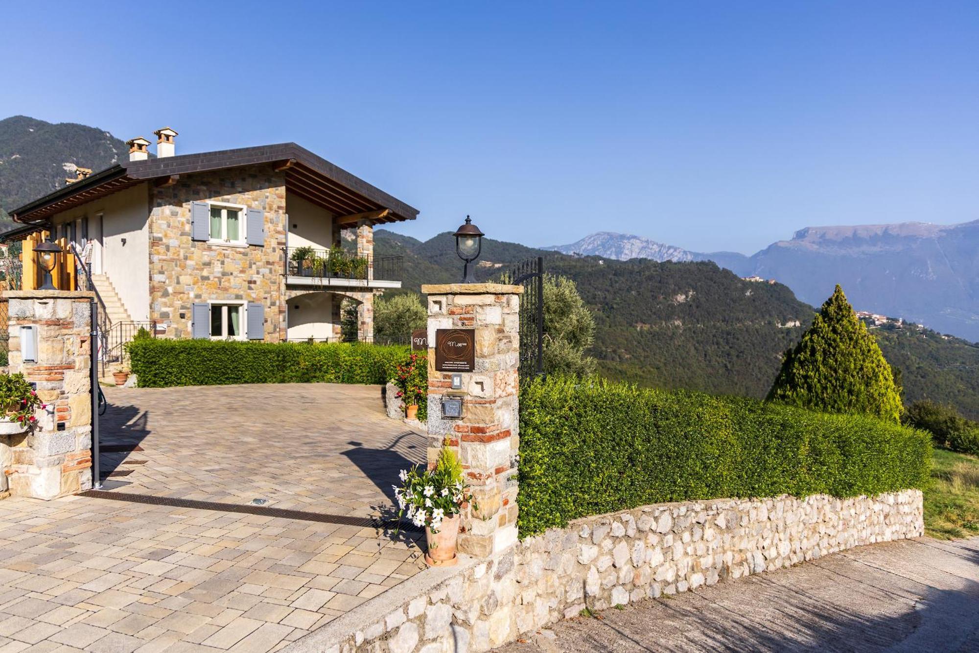 Mos Country House Tremosine Экстерьер фото